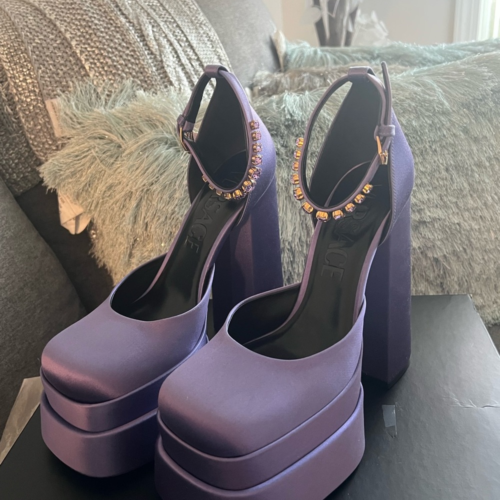 NIB Versace Satin Platform Heels Gorgeous Size 9.5/40.5. Price is FIRM!